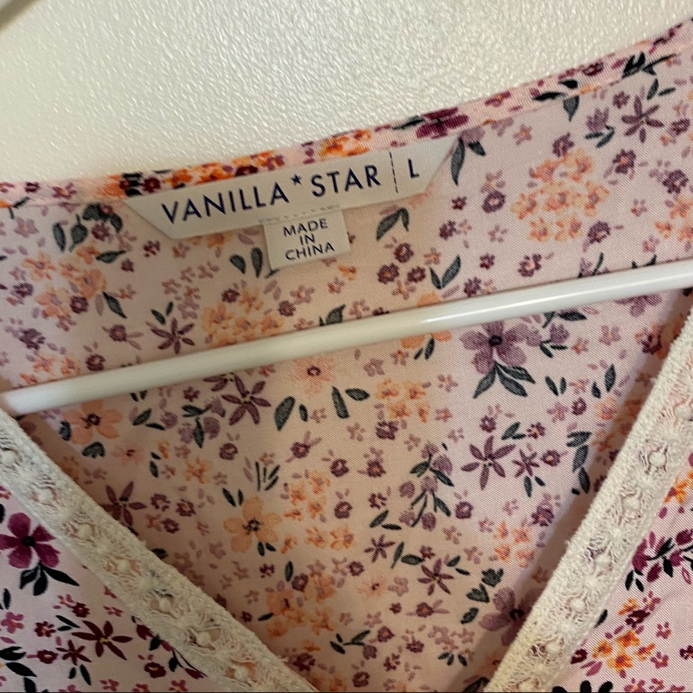 NWT Vanilla Star pink floral vneck high low blouse - Picture 3 of 7